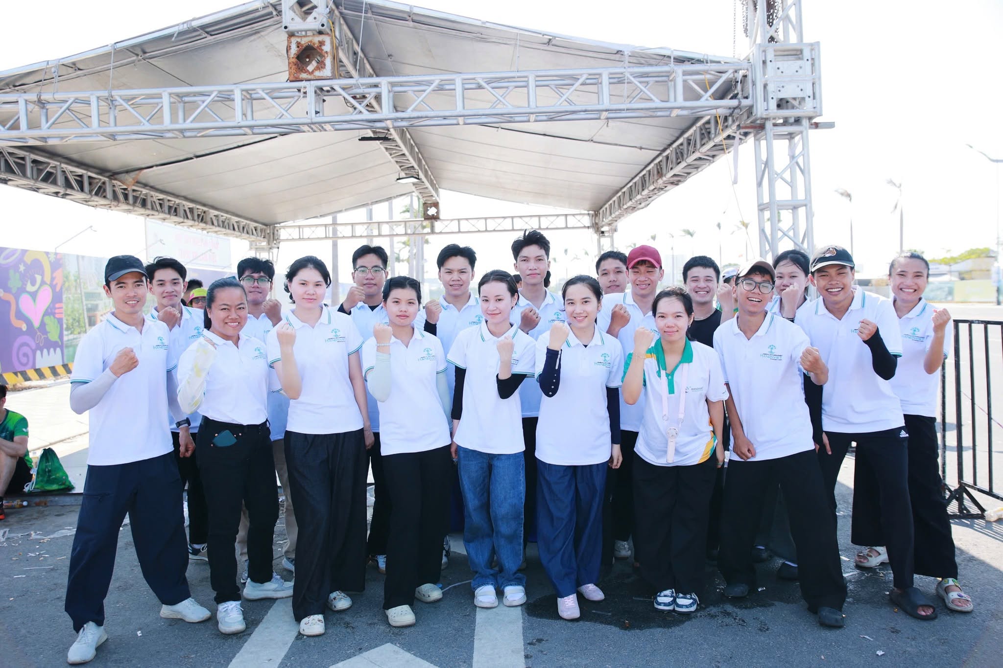 HandsViet Tự Hào Là Đơn Vị Đồng Hành Y Tế Tại VnExpress Da Nang International Marathon Herbalife Cup 2026